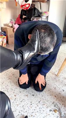 【诗诗】圈养老狗之整理鞋柜 JS260507-24
