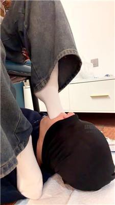 【静琪】女大多次深喉狗嘴洗脚 JS260510-57