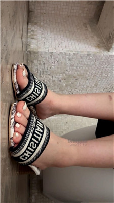 【咬猫】马桶视角跪着接屎    260511-36