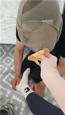 【知欧】户外帐篷舔脚裸足喂食吃呕吐物 JS260517-29