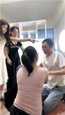【猴歌】三人教训继父 JS260518-27