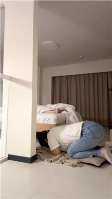 【辣姐】母狗被主人罚跪伺候 JS260522-8