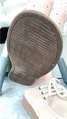 【依甜】骚妈是个婊子和儿子乱伦    260521-26