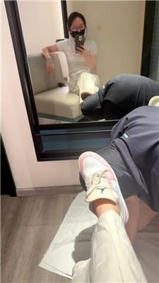 【可可公主】伺候不好臭脚就绑起来踢 JS260607-35
