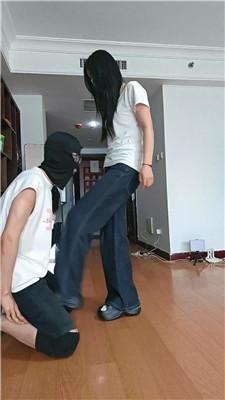 【沈阳素人开发】白袜踩踏踢踹场 JS260608-46