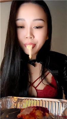 【雅主和臀妈】宿醉妈妈呕吐物给儿子吃 JS260615-63