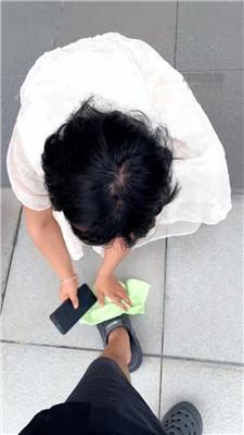 【西北傻子】小母狗户外挑战给人擦鞋 JS260626-20
