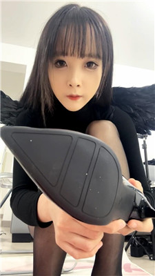 【妍妍】黑丝圣水三字经    260703-37