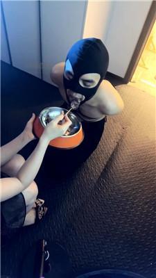 【KK】素人闺蜜看主人调狗好玩 JS260709-40