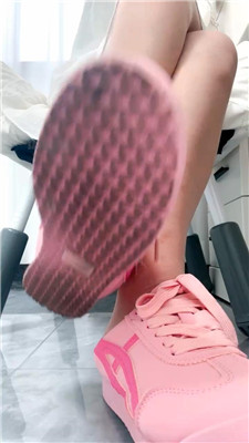 【依甜】脚奴全家伺候主人全家    260710-7