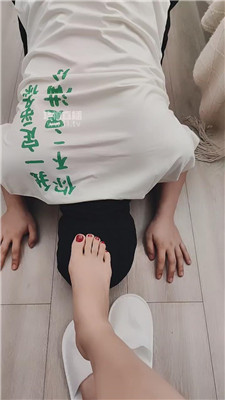 【猫猫】品尝女友的臭脚丫   JS260727-94
