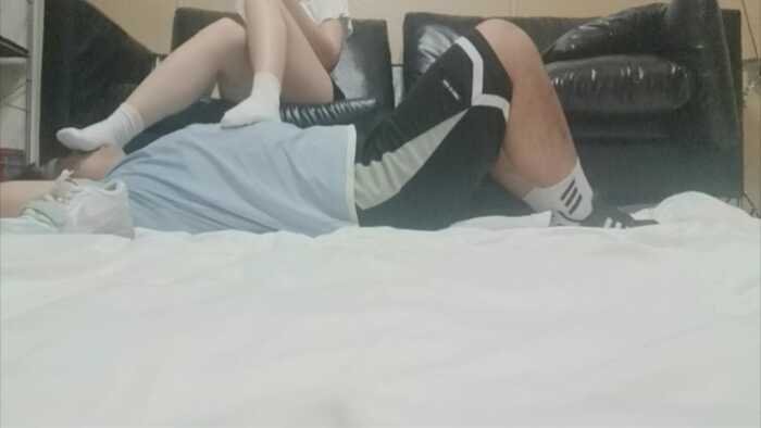 开发10年女高首次尝试踩踏，白袜诱惑，坐脸窒息 YC-260815-6