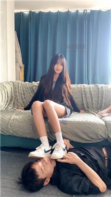 【小宇】脏鞋白袜-舔的好赏赐圣水   JS260822-13